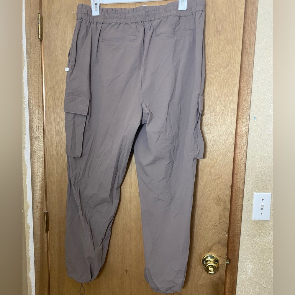 Fabletics women’s Taupe Cargo Pants